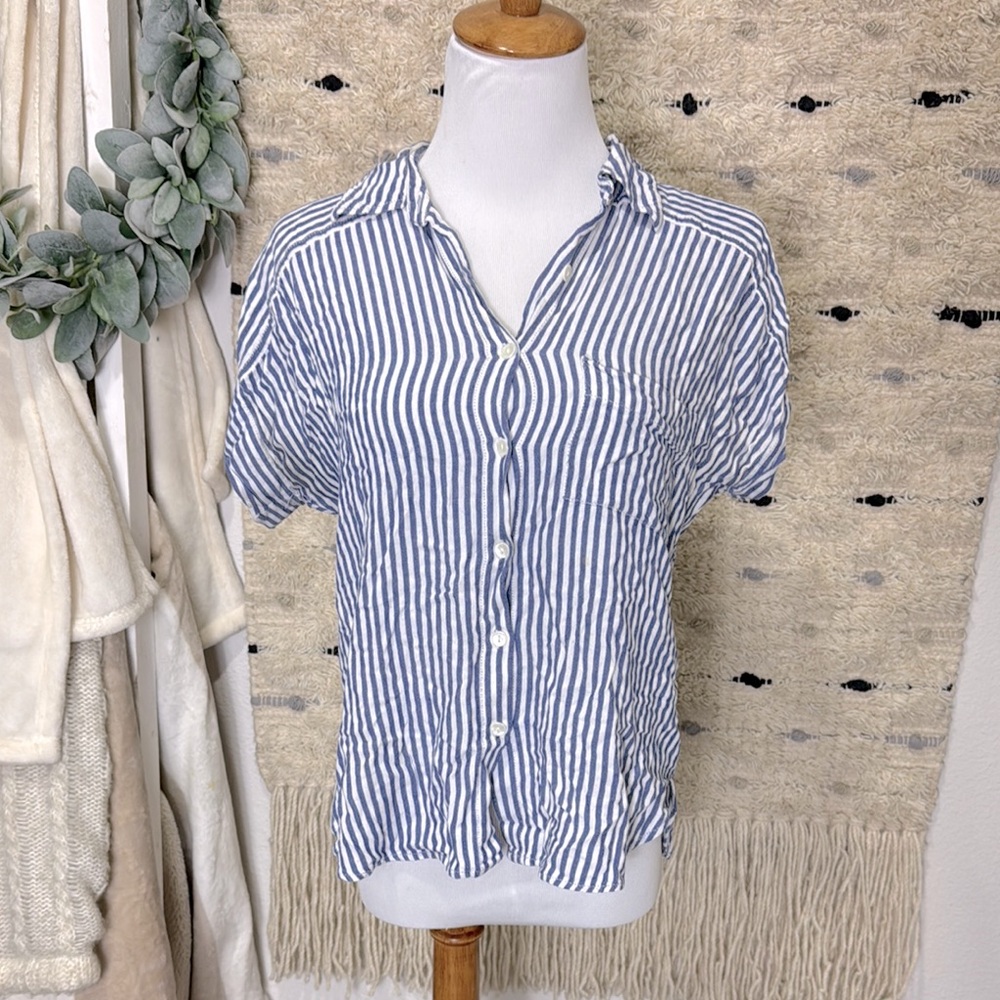 Max Studio White and Blue Cuffed Sleeve Button Down Shirt size S